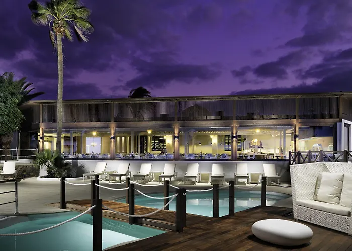 Boutique H10 White - Adults Only